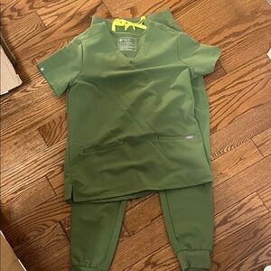 Figs Olive Green Scrub Ensemble
